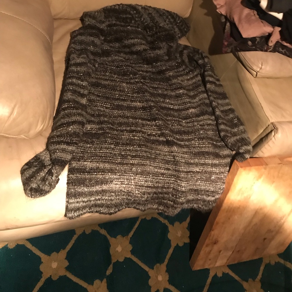 Sweater - Picture 6 of 6